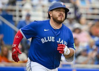 Alejandro Kirk será operado por fractura en el pulgar y estará fuera con Toronto