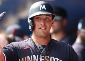 Mellizos completan barrida con hit decisivo de Brooks Lee