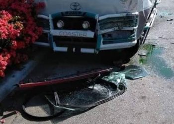 Muere una persona y seis resultan heridas tras volcadura de autobús en la circunvalación de Baní