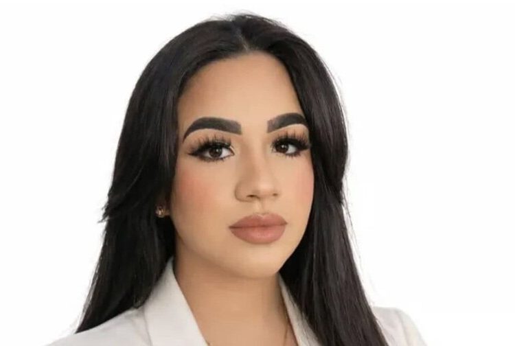 Denuncian múltiples procedimientos en cirugía estética de joven fallecida; familiares exigen justicia