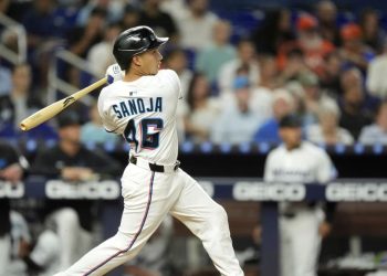 Sanoja y Caissie lideran triunfo de Marlins para dividir serie ante Rojos