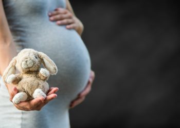 Más de 800 niñas menores de 15 años quedaron embarazadas en 2025 en República Dominicana