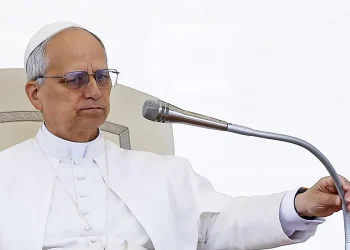 León XIV pide reabrir el diálogo para una paz justa en Oriente Medio en una conversación con Herzog