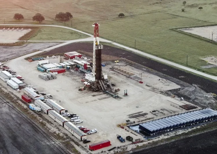 El petróleo de Texas cae casi un 12 % tras la reapertura del estrecho de Ormuz