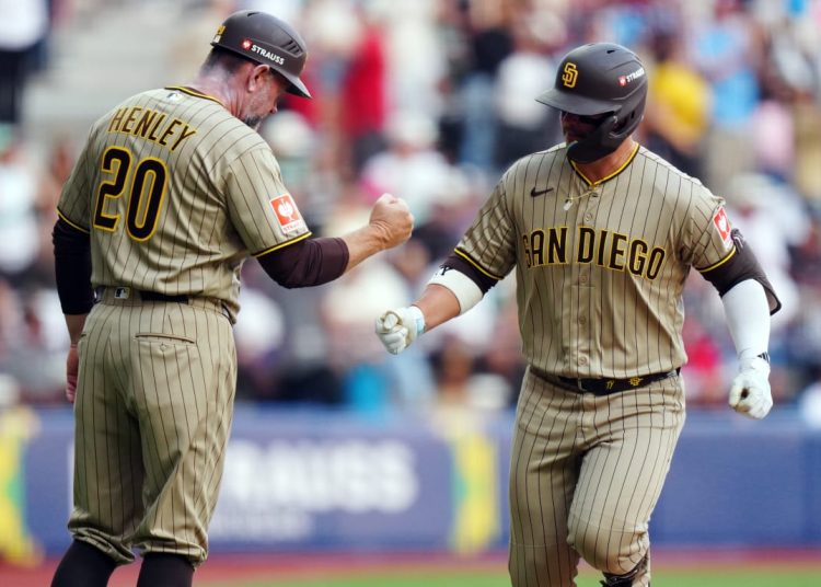 Padres remontan a los Diamondbacks y pegan primero en la Mexico City Series