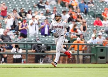 Del Castillo impulsa cinco y Diamondbacks vencen a Orioles en 10 entradas