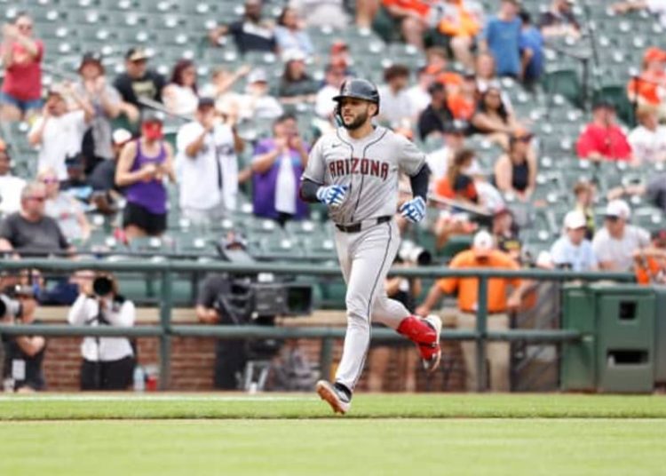 Del Castillo impulsa cinco y Diamondbacks vencen a Orioles en 10 entradas