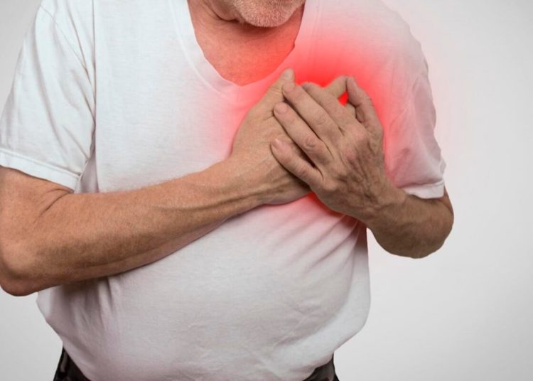 Hombre fallece tras sufrir infarto mientras recibía atenciones médicas en Barahona