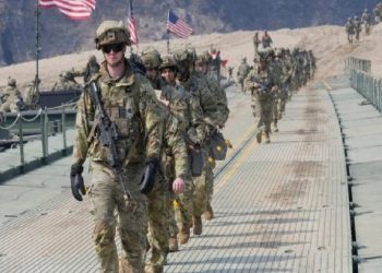 EEUU envía miles de soldados más a Oriente Medio mientras Trump ve la guerra cerca del fin