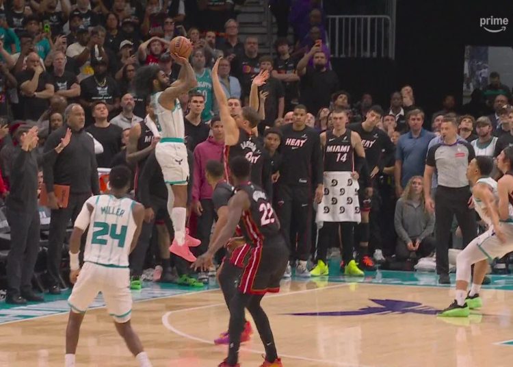 Hornets vencen al Heat en dramático duelo y quedan a un paso de playoffs