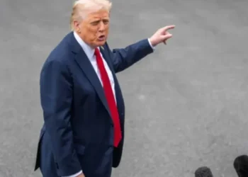 Trump dice que bloqueará el estrecho de Ormuz y acusa a Irán de mantener su plan nuclear