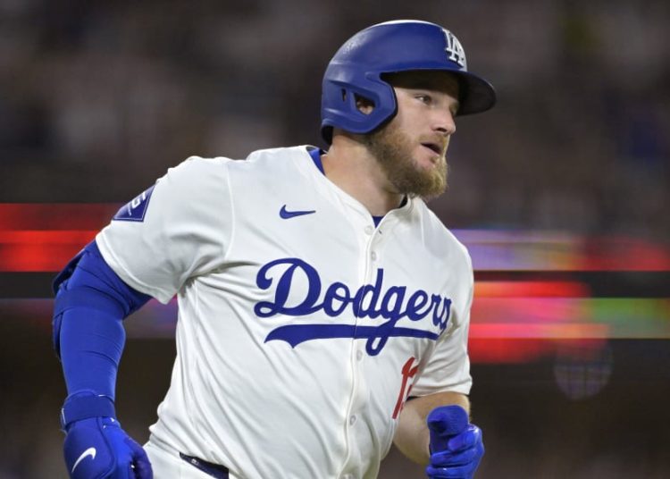 Max Muncy conecta tres jonrones y deja en el terreno a Rangers en triunfo de Dodgers