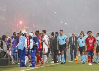 Suspenden partido entre Medellín y Flamengo por disturbios en las gradas