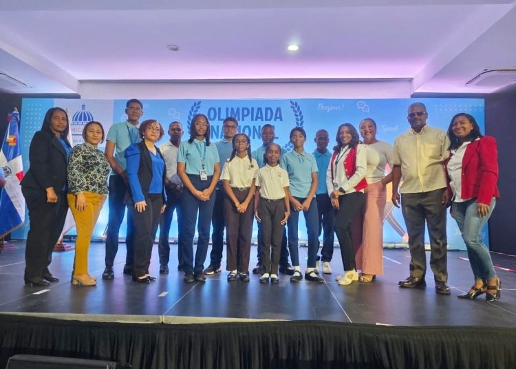 Estudiantes de la Regional 03 de Azua se destacan en Olimpiada Nacional de Lenguas Extranjeras 2026