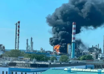 Un muerto y ocho heridos en Hungría por una explosión en una gran planta petroquímica
