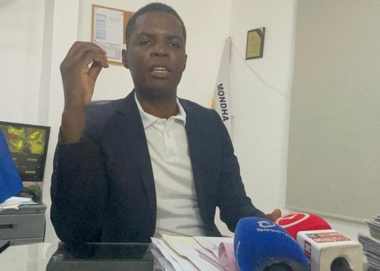Comunidad haitiana acusa a cónsul haitiano de abandono, autoritarismo y discriminación en Santiago