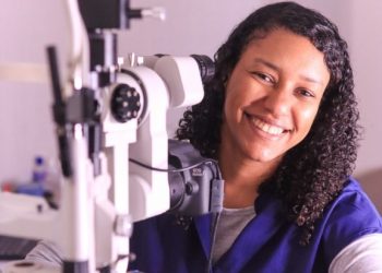 Oftalmóloga alerta sobre aumento de ojo seco infantil en niños con Miopía