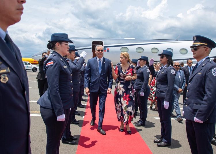 Abinader llega a Costa Rica para la transmisión de mando presidencial de Laura Fernández Delgado