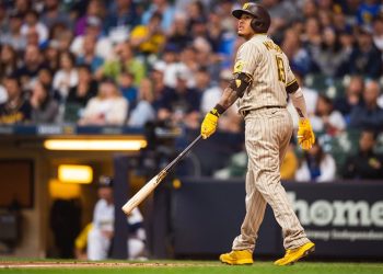Machado impulsa remontada de los Padres con elevado decisivo ante los Cardenales