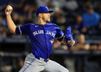 Berríos se somete a cirugía Tommy John y se perderá toda la temporada 2026