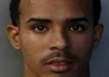 Buscan hombre con fianza de $825 mil por alegado caso de violencia doméstica en Puerto Rico