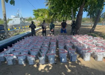 Interceptan narcolancha con 978 paquetes de presunta cocaína frente a costas de Santo Domingo
