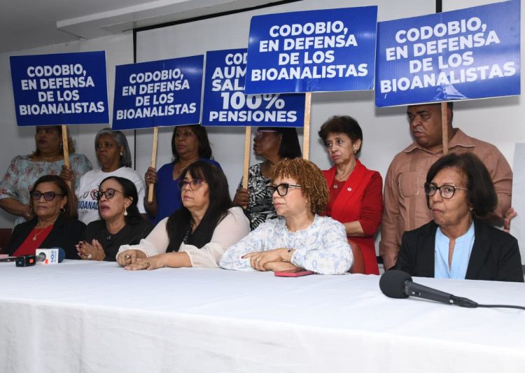 Bioanalistas exigen mejoras laborales y solicitan reunión con el presidente Abinader