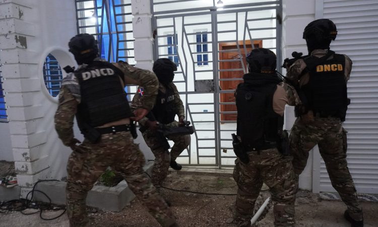 Capturan en Barahona a dos implicados en decomiso de 1.7 toneladas de cocaína en Pedernales