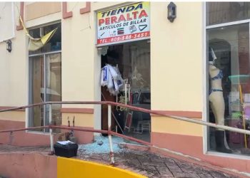 Delincuentes vandalizan y roban en negocio de la Plaza Juan Pablo Duarte en SFM