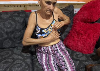 Denuncian agentes de la DNCD golpean anciana al penetrar a su vivienda en Sabana Grande de Boyá