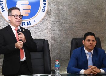 Bloque de diputados del PRM respalda prórroga de autoridades del partido