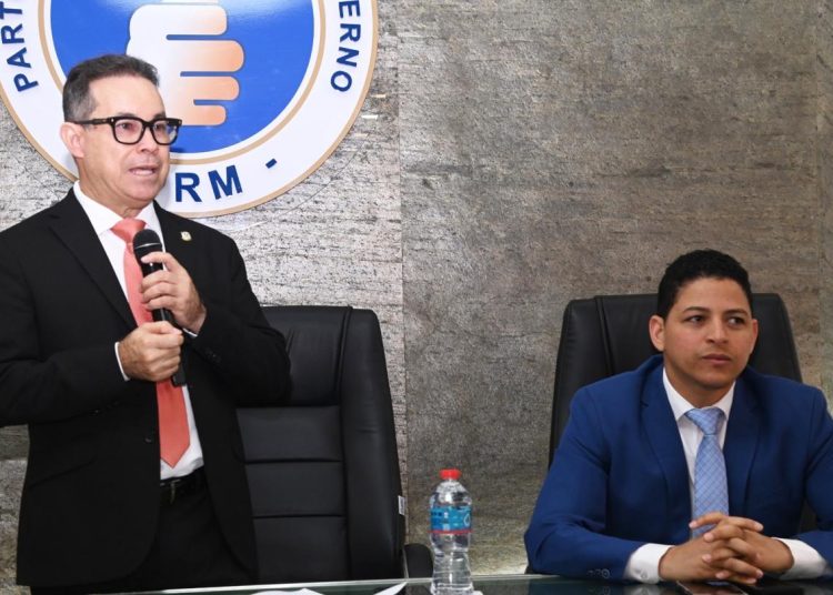 Bloque de diputados del PRM respalda prórroga de autoridades del partido
