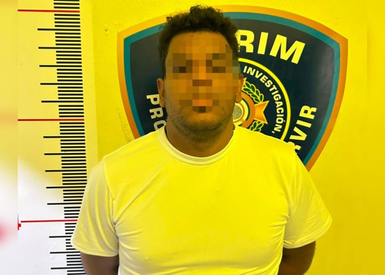 Policía Nacional apresa a hombre mediante orden de arresto por caso de robo agravado en La Vega