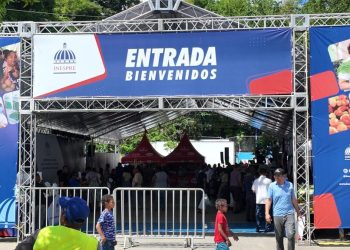 Ciudadanos agradecen ofertas y valoran iniciativa del Gobierno en feria “Inespre está de Madre”