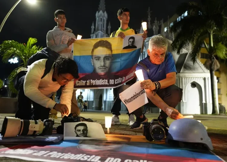 Periodistas del suroeste de Colombia rechazan en una ‘velatón’ el asesinato de un reportero
