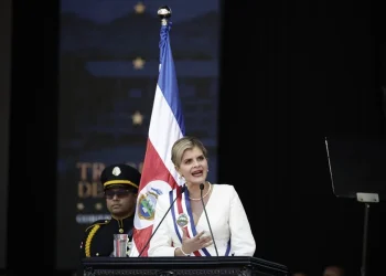 Costa Rica anuncia acciones internacionales por bloqueo comercial de Panamá