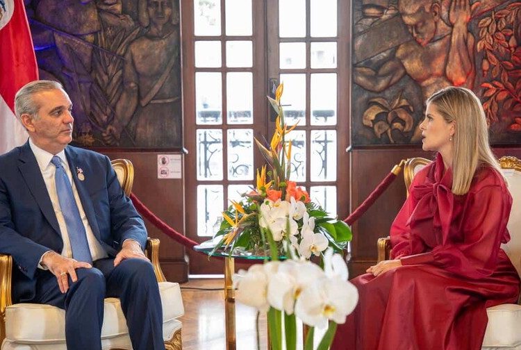 Abinader y presidenta electa de Costa Rica conversan sobre comercio y cooperación regional