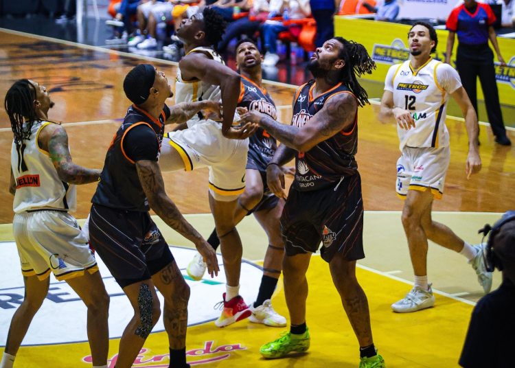 Metros aplastan a Cañeros y cobran revancha en la Súper Liga LNB