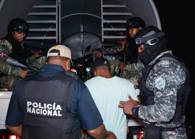 Operativo antirruido deja ocho negocios cerrados en Baní y Nizao