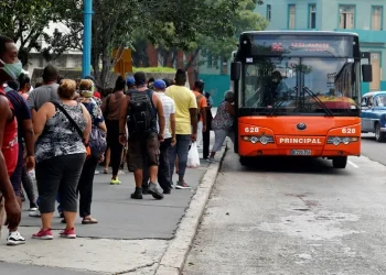 El Gobierno de Cuba reajusta el transporte ante el impacto del bloqueo petrolero de EE.UU.
