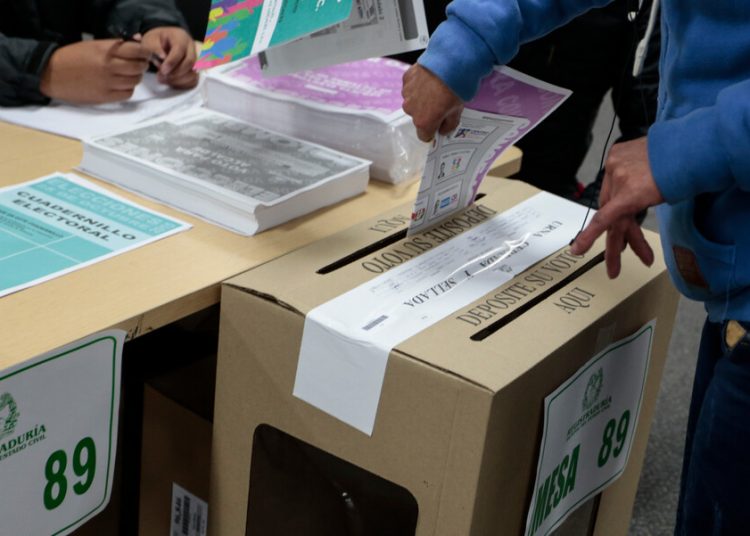 Los colombianos, listos para ir a las urnas y votar por el sucesor del presidente Petro