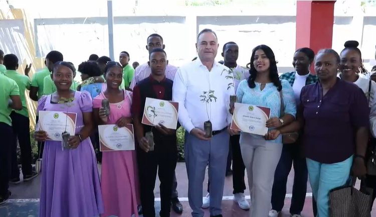 Ministerio de Agricultura inicia programa de siembra de tamarindo en Elías Piña