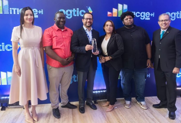 Ministerio de Interior y Policía recibe reconocimiento Mejor Desempeño en Innovación en iTICge 2025