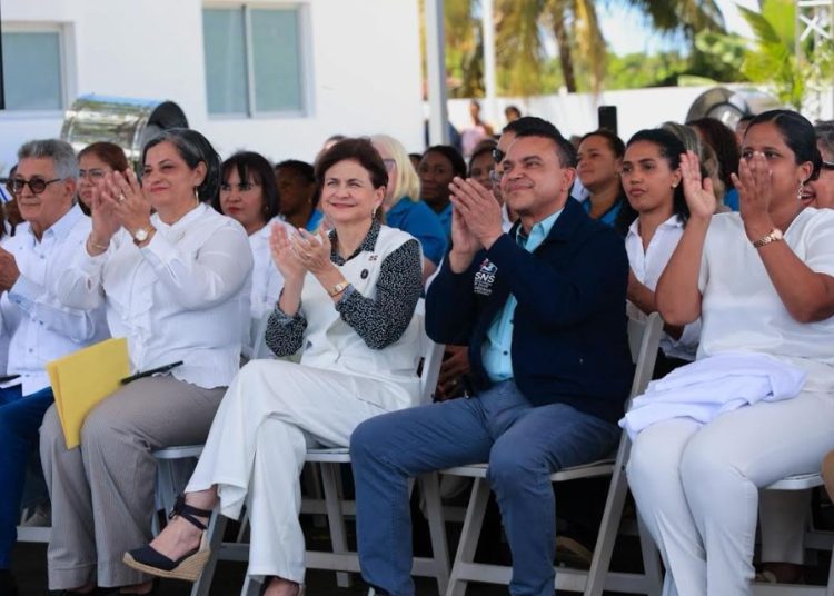 Raquel Peña encabeza inauguración del remozado Hospital Municipal Srta. Elupina Cordero en Sábana de la Mar