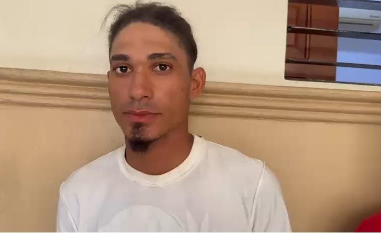 Joven denuncia agresión policial tras persecución en SFM
