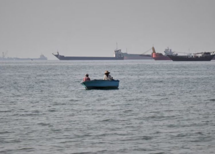 Incautan un barco frente a la costa de Emiratos Árabes Unidos y que se dirige a Irán