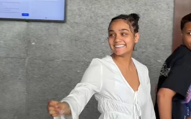 “Te amo mami”: Masha pronuncia emotivas palabras antes de audiencia por porte ilegal de armas