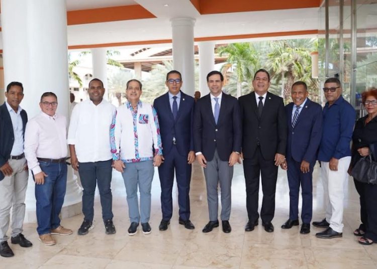 Festival Cultural de la Región Enriquillo cierra con reconocimientos del Senado y concierto