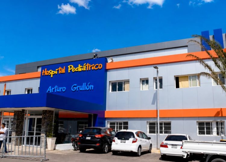 Avería en sistema de tuberías afecta temporalmente consultas en el hospital Arturo Grullón