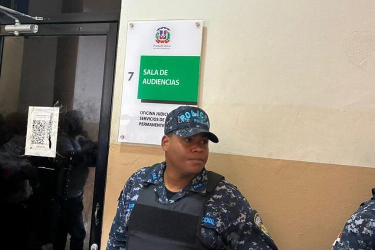 Trasladan a audiencia hombre acusado de matar a mordidas hijastra de 8 meses en San Cristóbal